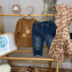 Çiçek Desenli Yağmurluklu Kız Bebek Üçlü Takım